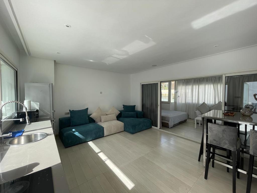 Central, Terrasse, Confortable - Bleue Residence Casablanca Ngoại thất bức ảnh